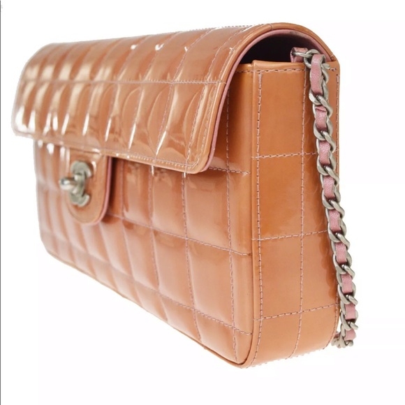CHANEL PATENT LEATHER CC CHOCOLATE BAR CLUTCH BAG - Picture 2 of 16